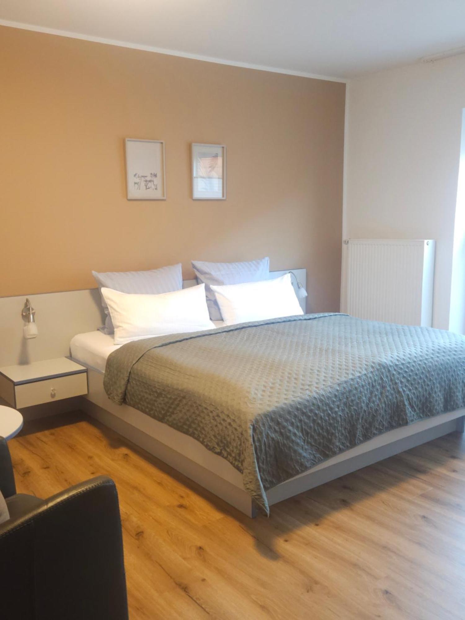 Hotel Am Deich 노르다히 외부 사진